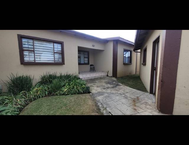 4 BEDROOM CLUSTER FOR SALE IN LIEFDE EN VREDE